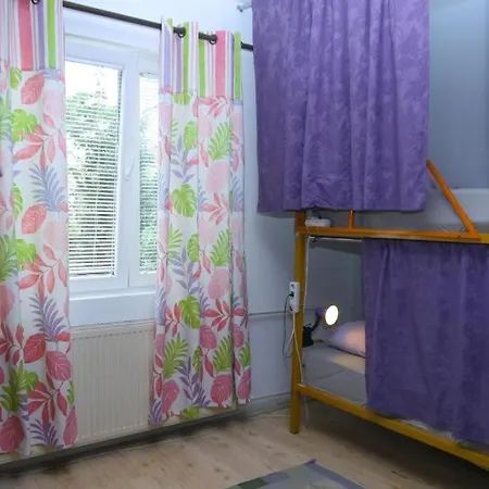 بيت شباب Shanti سكوبجي