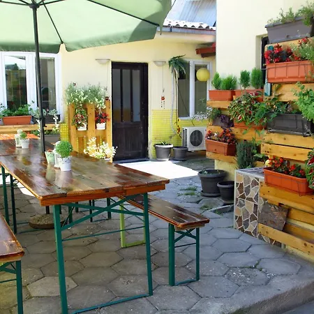 Hostel Shanti Σκόπια