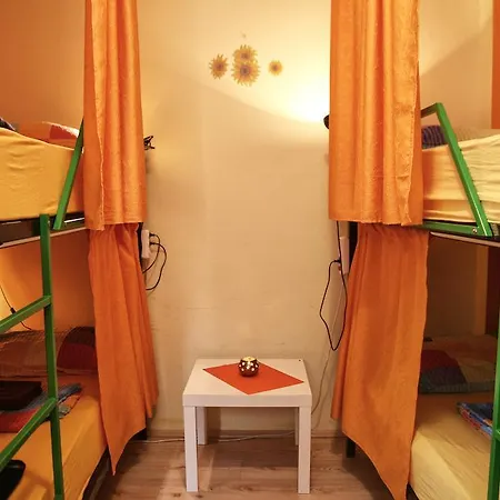 Shanti بيت شباب